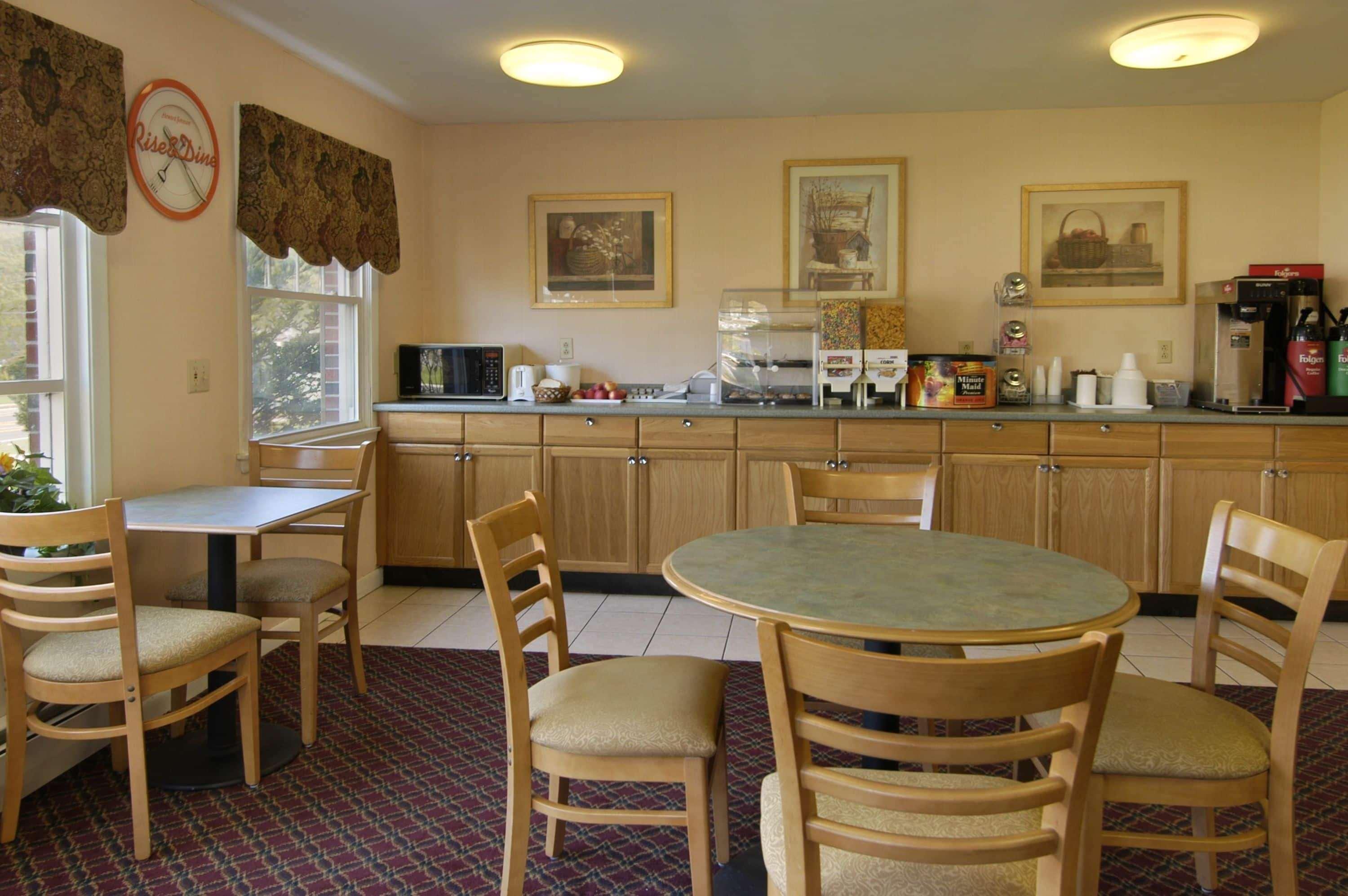 Howard Johnson By Wyndham Williamstown Exteriör bild